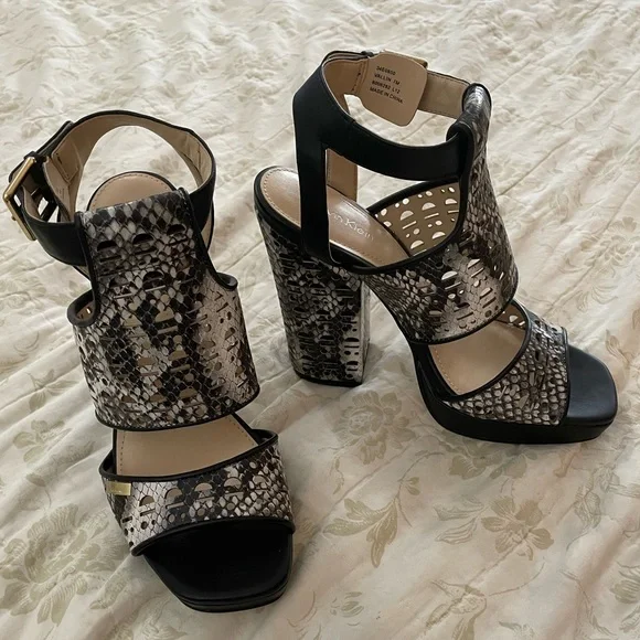 Calvin Klein Black and White Snake Platform Pump Formal Shoes 7 - Picture 2 of 14